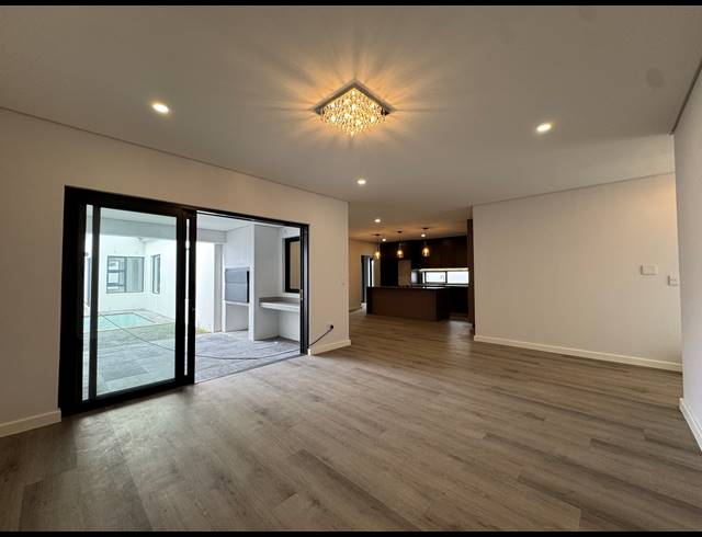4 BEDROOM HOUSE FOR SALE IN SANDOWN